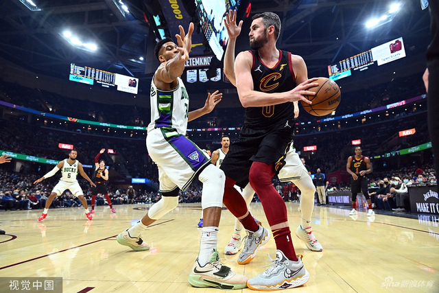 天翔以其惊 天翔以其惊