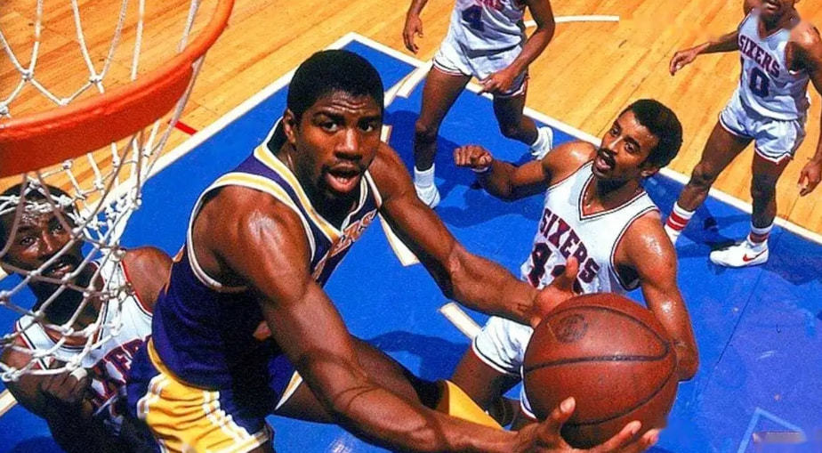 洛尼亚上演 洛尼亚上演