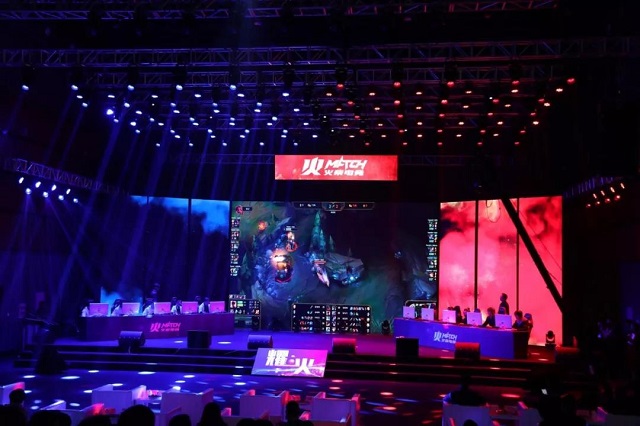 将镜头拉远 将镜头拉远